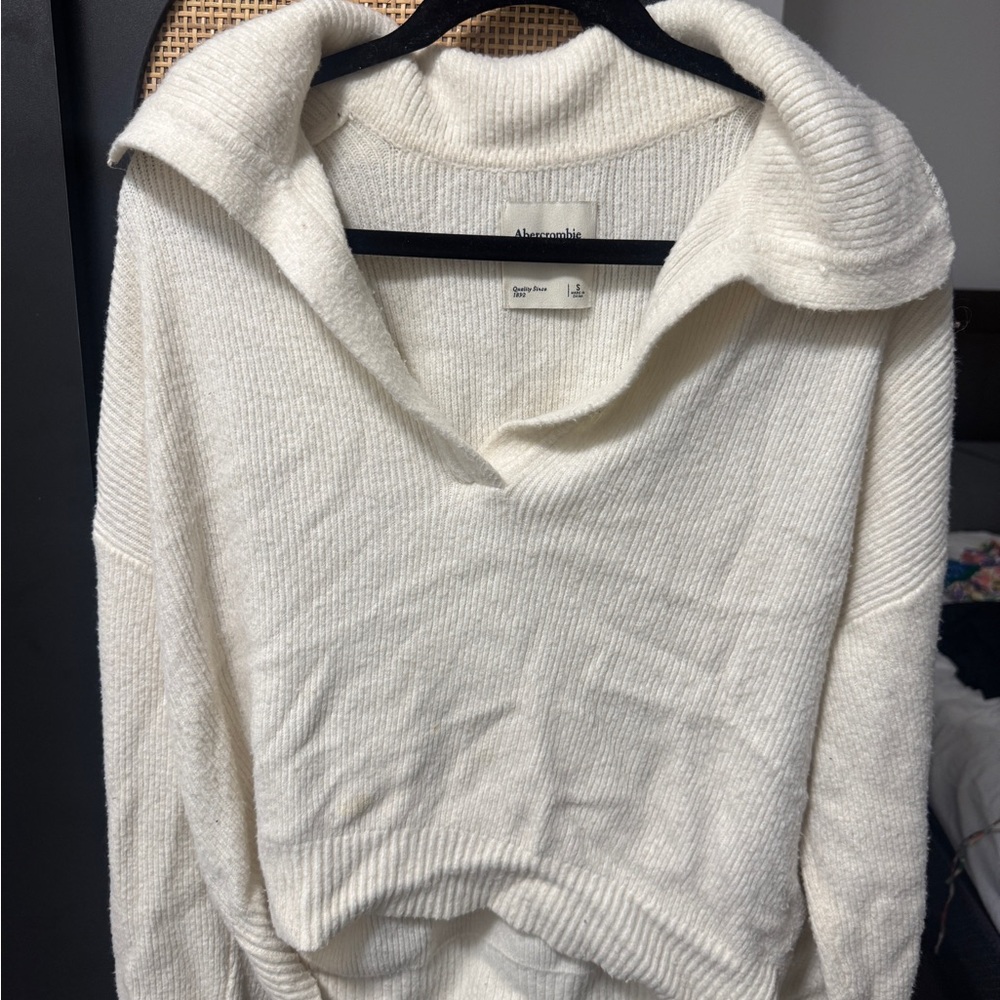 Abercrombie & Fitch Ivory V-Neck Sweater Classic Knit